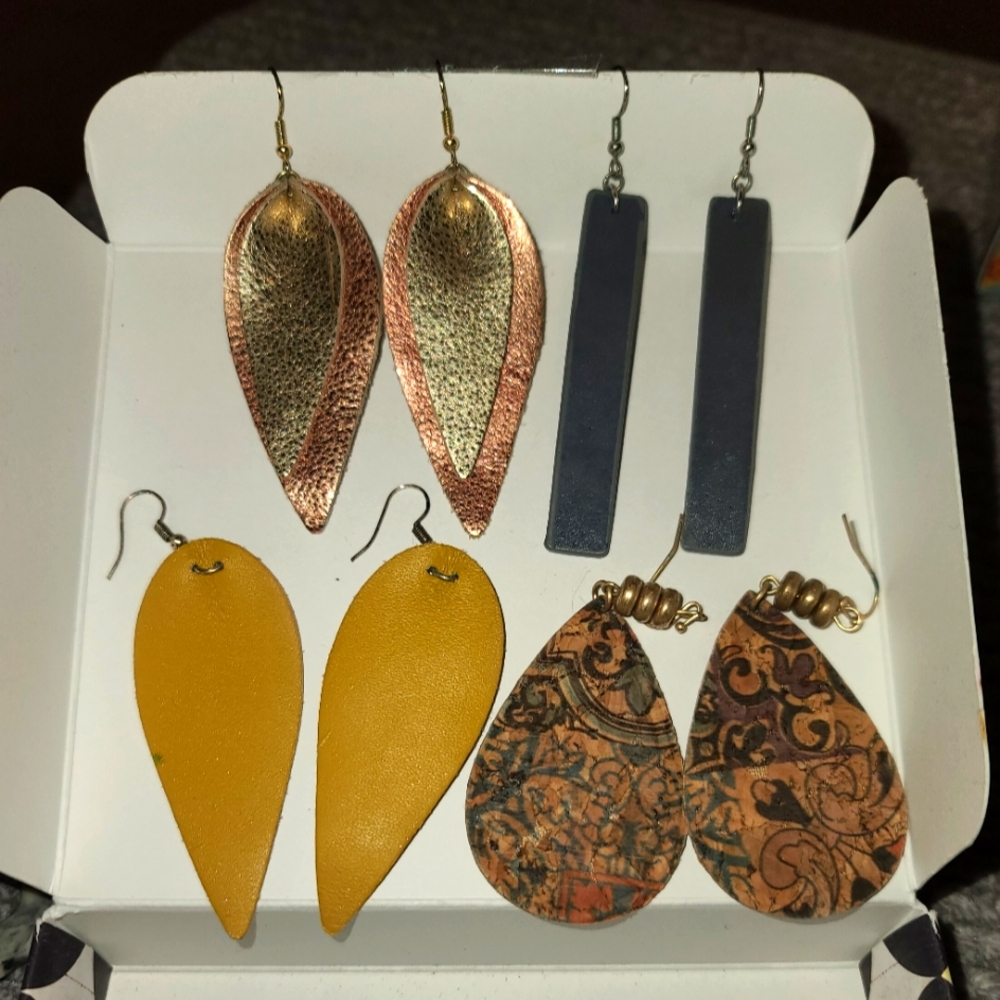 Set of 4 Plunder earrings